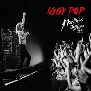 Photo en noir et blanc d'Iggy Pop sur scène, torse nu, tenant un micro, un bras levé. Une foule enthousiaste se dirige vers lui. Le texte indique : "Iggy Pop Montreux Jazz Festival 2023".