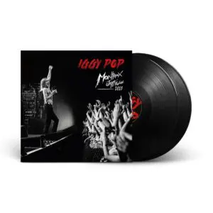 IggyPop_Live-At-Montreux-Jazz-Festival-2023_3D-cover_2LP_72dpi.jpg L'album double vinyle "Iggy Pop, Live At Montreux" présente Iggy Pop sur scène, le bras levé, la foule en arrière-plan et le texte en gras IGGY POP et Montreux Jazz Festival 2022. Un must pour les collectionneurs.