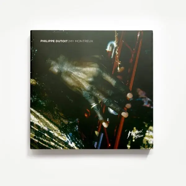 Couverture de livre carrée avec un gros plan d'une main tenant un trombone. La mention "PHILIPPE DUTOIT | MY MONTREUX" figure en haut ; le logo du Montreux Jazz Festival apparaît en blanc en bas à droite.