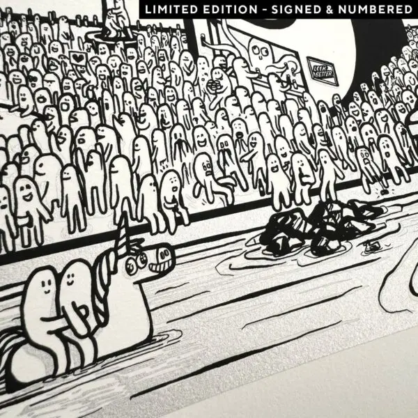 Dessin animé en noir et blanc d'une foule de personnages simples, ressemblant à des blobs, observant une scène au bord d'une rivière, où deux personnages chevauchent un flotteur de licorne. Un panneau à l'arrière-plan indique KEEP IT WEIRD.