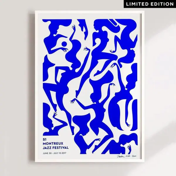 Une affiche encadrée Affiche Malika Favre, 2017, Édition Limitée Bleu avec des figures abstraites dansantes bleues sur fond blanc et les détails du 51e Montreux Jazz Festival (30 juin-15 juillet 2017) dans le coin inférieur gauche.