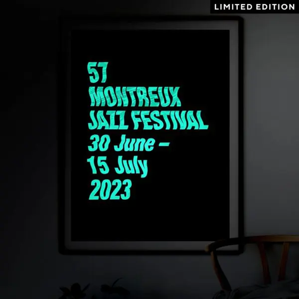 Sur une affiche au texte turquoise sur fond noir, on peut lire : 57 Montreux Jazz Festival, 30 juin - 15 juillet 2023. Une étiquette d'édition limitée se trouve dans le coin supérieur droit.