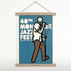 Une affiche minimaliste pour la 40e édition du Montreux Jazz Fest, représentant un chanteur avec un micro sur fond bleu, est présentée dans une Porte-affiches magnétique gravé. Dates de l'événement : 30 juin-15 juillet 20XX.